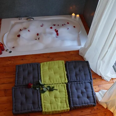 Jacuzzi Rooms-3